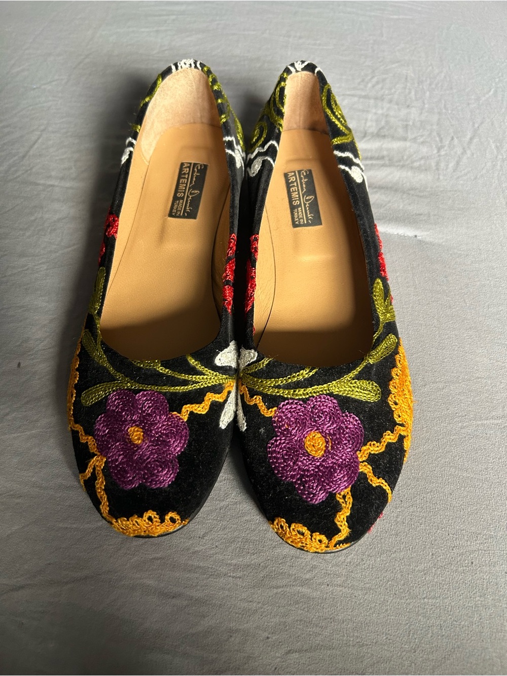 Artemis Design Co Embroidered Black Floral Ballet Flats - EUC